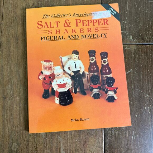 Collector's Encyclopedia of Salt and Pepper Shakers by Melva Davern Revised 1991 - Picture 1 of 10